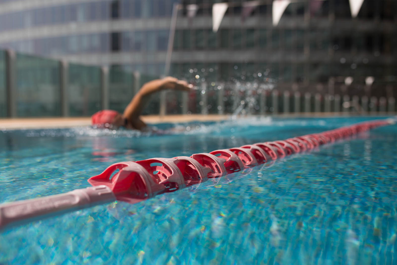 حصص السباحة للرجال والنساء والاطفال فيتنس فيرست الإمارات